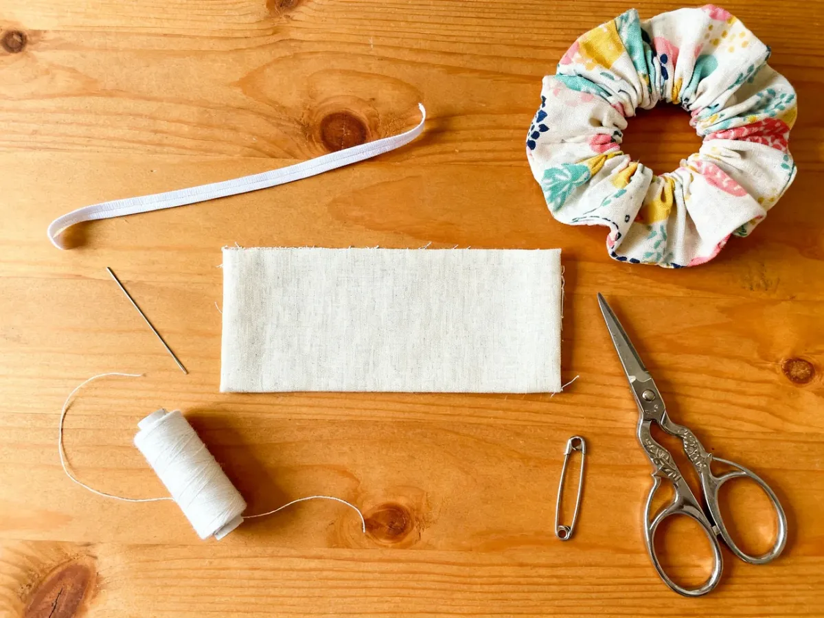 Materiały i narzędzia do uszycia scrunchie